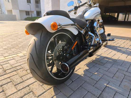 HARLEY-DAVIDSON-SOFTAIL BREAKOUT-2016