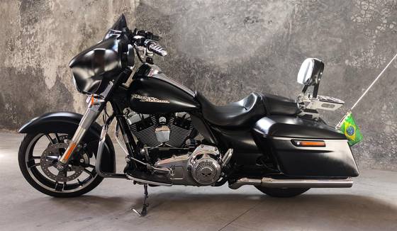 HARLEY-DAVIDSON STREET GLIDE 