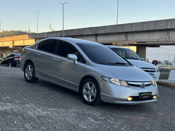 HONDA CIVIC 1.8 LXS 16V FLEX 4P AUTOMÁTICO HONDA CIVIC 1.8 LXS 16V FLEX 4P AUTOMÁTICO