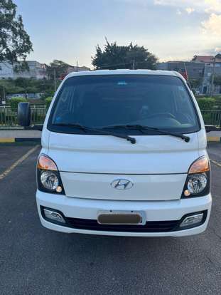 HYUNDAI-HR-2.5 LONGO SEM CAÇAMBA 4X2 16V 130CV TURBO INTERCOOLER DIESEL 2P MANUAL HYUNDAI-HR-2015