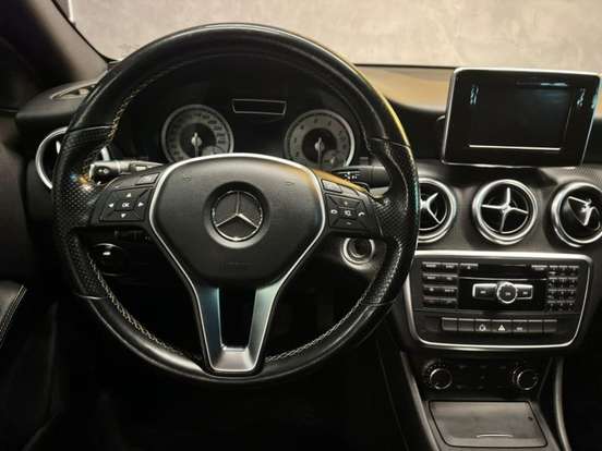 MERCEDES-BENZ-A 200-2014