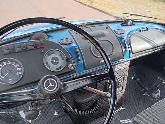 MERCEDES-BENZ-200 D-1970