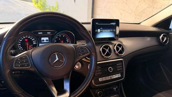 MERCEDES-BENZ-GLA 200-2019