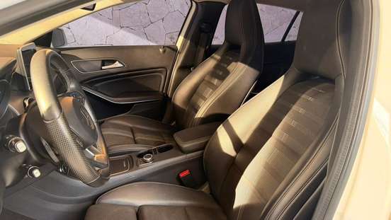 MERCEDES-BENZ-GLA 200-2019
