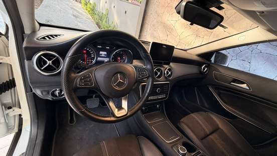 MERCEDES-BENZ-GLA 200-2019