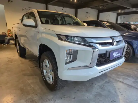 MITSUBISHI L200 TRITON 2.4 16V TURBO DIESEL SPORT GLS CD 4P 4X4 AUTOMÁTICO