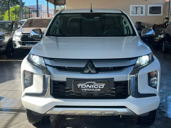 MITSUBISHI L200 TRITON 2.4 16V TURBO DIESEL SPORT HPE-S CD 4P 4X4 AUTOMÁTICO