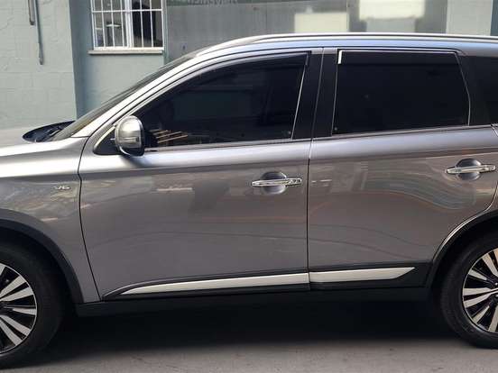MITSUBISHI-OUTLANDER-3.0 MIVEC V6 GASOLINA HPE-S AWD AUTOMÁTICO MITSUBISHI-OUTLANDER-2018