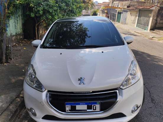 PEUGEOT-208-1.6 GRIFFE 16V FLEX 4P AUTOMÁTICO PEUGEOT-208-2014