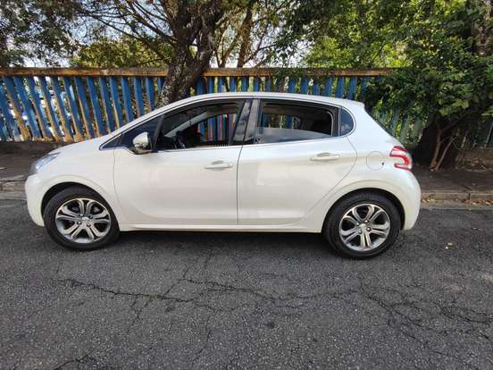 PEUGEOT-208-1.6 GRIFFE 16V FLEX 4P AUTOMÁTICO PEUGEOT-208-2014