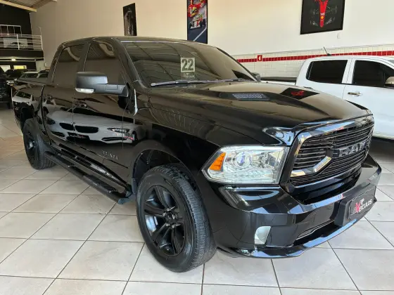 RAM CLASSIC 5.7 V8 GASOLINA LARAMIE NIGHT EDITION CD 4X4 AUTOMÁTICO