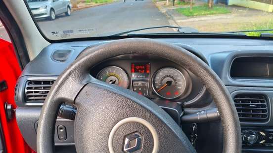 RENAULT-CLIO-2014