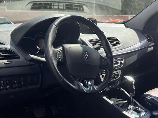 RENAULT-FLUENCE-2.0 DYNAMIQUE PLUS 16V FLEX 4P AUTOMÁTICO RENAULT-FLUENCE-2015