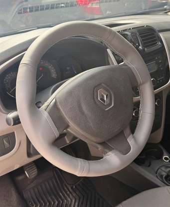 RENAULT-LOGAN-2015
