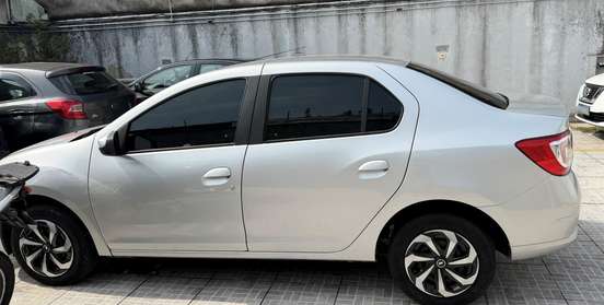 RENAULT-LOGAN-2015