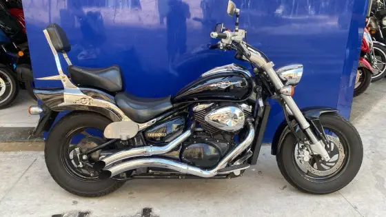 SUZUKI BOULEVARD M800 