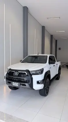 TOYOTA HILUX 2.8 D-4D TURBO DIESEL CD SRV 4X4 AUTOMÁTICO