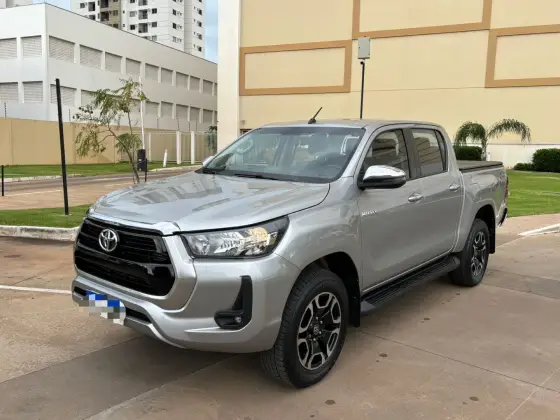 TOYOTA HILUX 2.8 D-4D TURBO DIESEL CD SRV 4X4 AUTOMÁTICO
