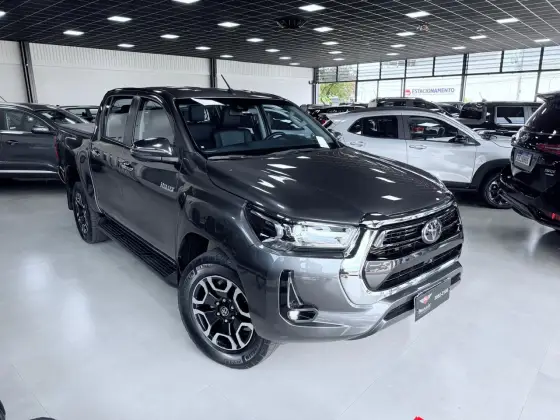 TOYOTA HILUX 2.8 D-4D TURBO DIESEL CD SRX 4X4 AUTOMÁTICO