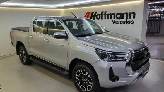 TOYOTA HILUX 2.8 D-4D TURBO DIESEL CD SRX 4X4 AUTOMÁTICO TOYOTA HILUX 2.8 D-4D TURBO DIESEL CD SRX 4X4 AUTOMÁTICO