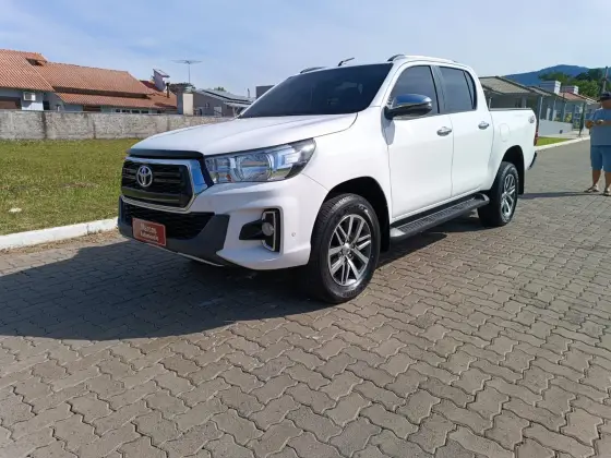TOYOTA HILUX 2.8 SRV 4X4 CD 16V DIESEL 4P AUTOMÁTICO