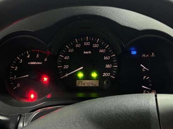 TOYOTA-HILUX-2011