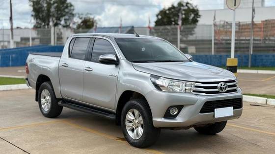 TOYOTA HILUX 2.8 SR 4X4 CD 16V DIESEL 4P AUTOMÁTICO