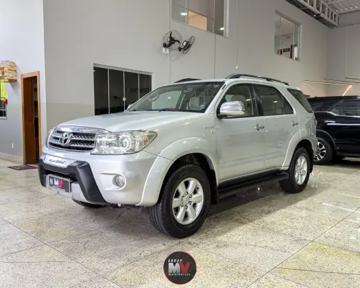 TOYOTA HILUX SW4 2.7 SR 4X2 16V GASOLINA 4P AUTOMÁTICO
