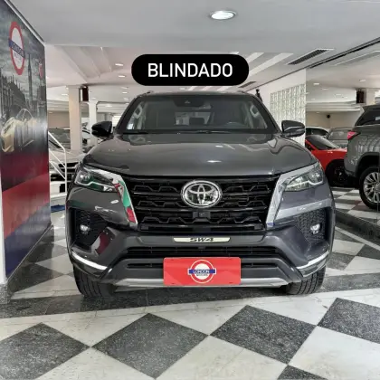 TOYOTA HILUX SW4 2.8 D-4D TURBO DIESEL SRX 7L 4X4 AUTOMÁTICO