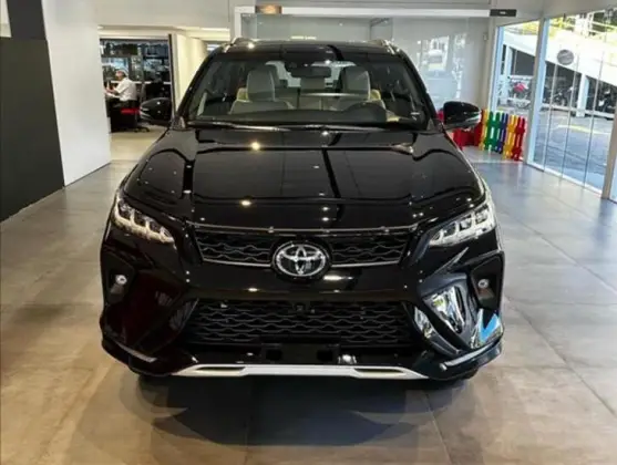 TOYOTA HILUX SW4 2.8 D-4D TURBO DIESEL SRX PLATINUM 7L 4X4 AUTOMÁTICO