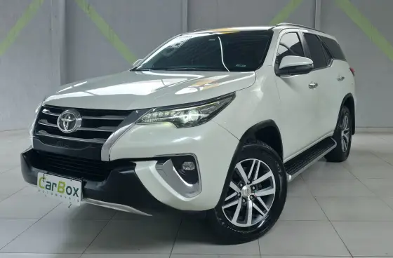 TOYOTA HILUX SW4 2.8 SRX 4X4 7 LUGARES 16V TURBO INTERCOOLER DIESEL 4P AUTOMÁTICO