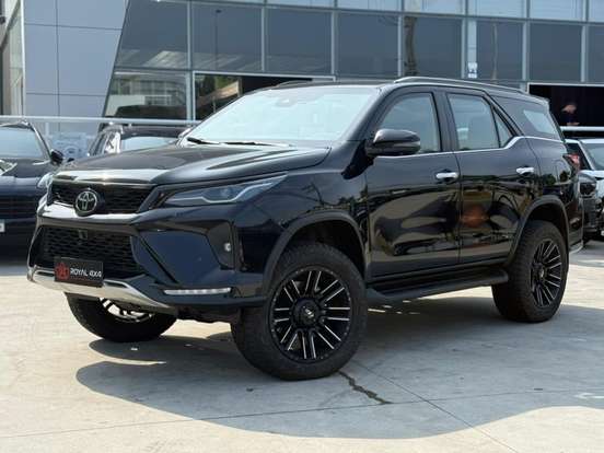 TOYOTA-HILUX SW4-2025