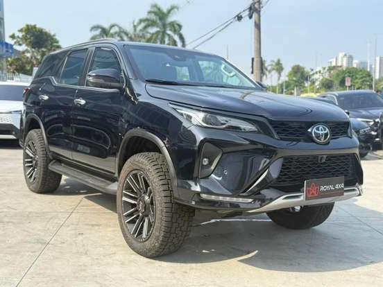 TOYOTA-HILUX SW4-2025