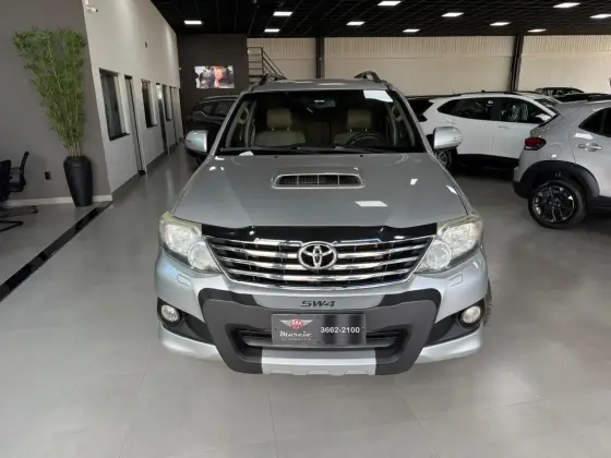 TOYOTA HILUX SW4 3.0 SRV 4X4 16V TURBO INTERCOOLER DIESEL 4P AUTOMÁTICO