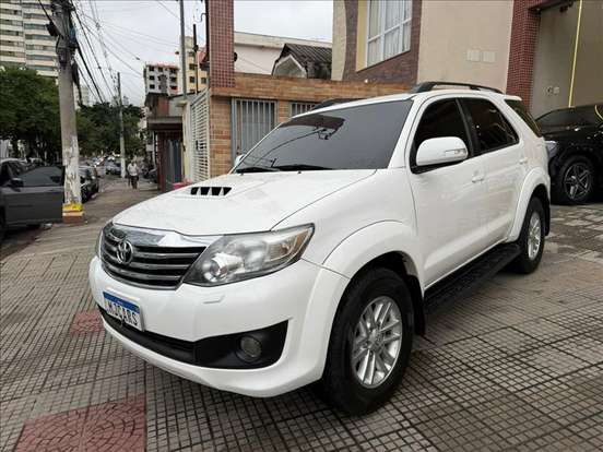 TOYOTA-HILUX SW4-3.0 SRV 4X4 7 LUGARES 16V TURBO INTERCOOLER DIESEL 4P AUTOMÁTICO TOYOTA-HILUX SW4-2015