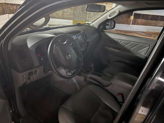 TOYOTA-HILUX-2011