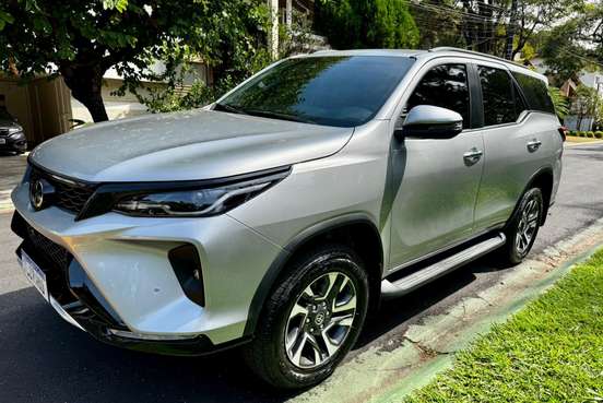 TOYOTA-HILUX SW4-2024
