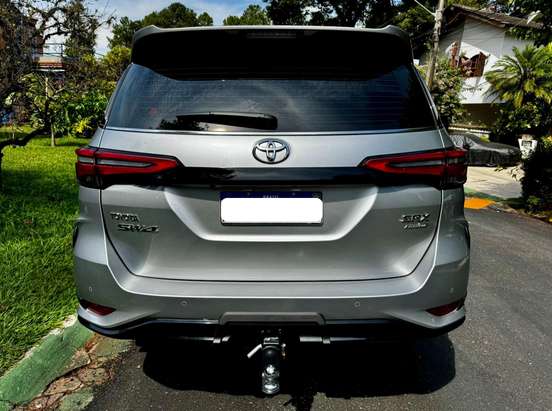 TOYOTA-HILUX SW4-2024