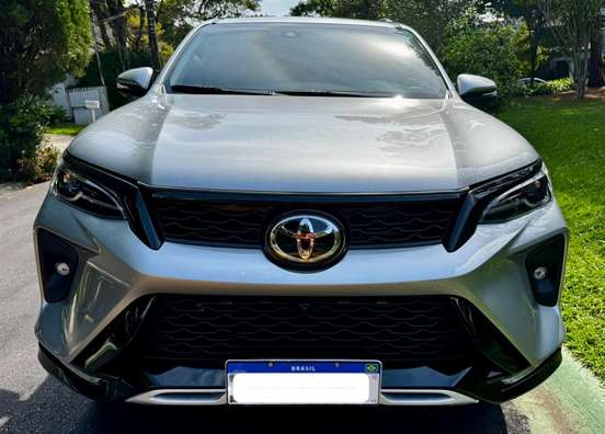 TOYOTA-HILUX SW4-2024