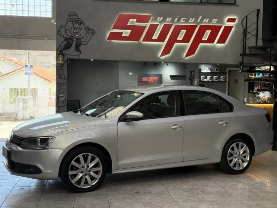 VOLKSWAGEN JETTA 2.0 COMFORTLINE FLEX 4P TIPTRONIC