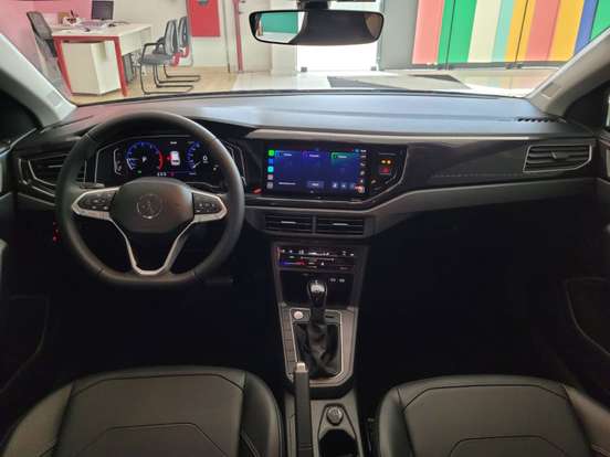 VOLKSWAGEN-POLO-2025
