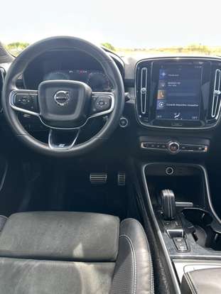 VOLVO-XC40-2019
