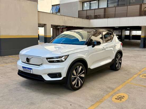VOLVO-XC40-2022