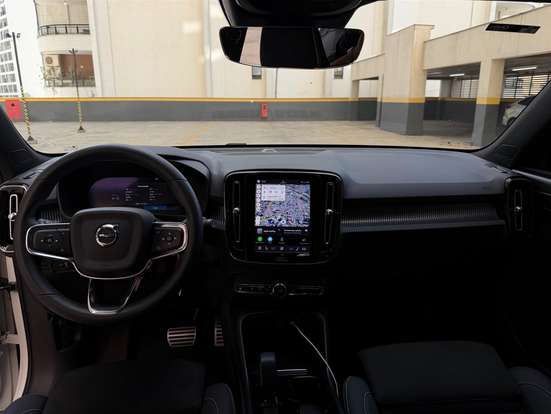 VOLVO-XC40-2022