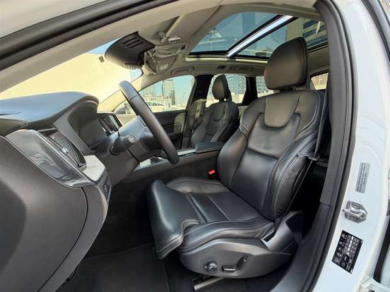 VOLVO-XC60-2018