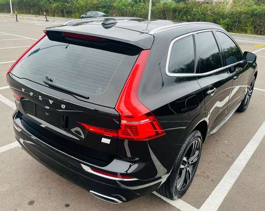 VOLVO-XC60-2021
