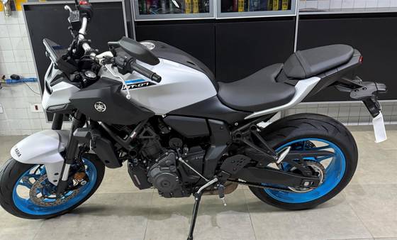 YAMAHA MT-07 