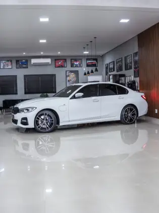 BMW 330e 2.0 16V TURBO HÍBRIDO M SPORT AUTOMÁTICO