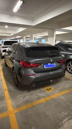 BMW-118i-2021