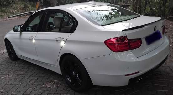 BMW-320i-2015